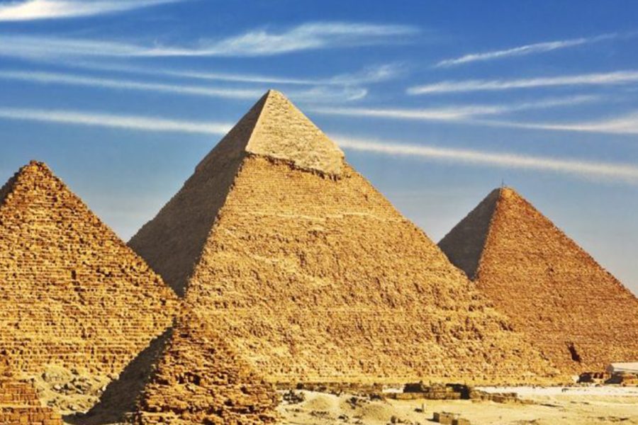 Ihre Reise durch das alte Ägypten! Besuche Sie die Pyramiden von Gizeh und das „National Museum of Egyptian Civilization (NMEC)“