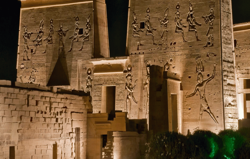 Erleben Sie ein Schauspiel der Geschichte! Die Ton- und Lichtshow im Philae Tempel