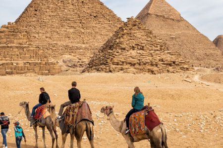 Ihre Reise durch das alte Ägypten! Besuche Sie die Pyramiden von Gizeh und das „National Museum of Egyptian Civilization (NMEC)“