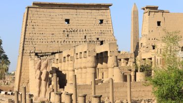 Eine Tour durch die Stadt Luxor mit einer Pferdekutsche