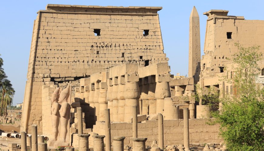 Eine Tour durch die Stadt Luxor mit einer Pferdekutsche